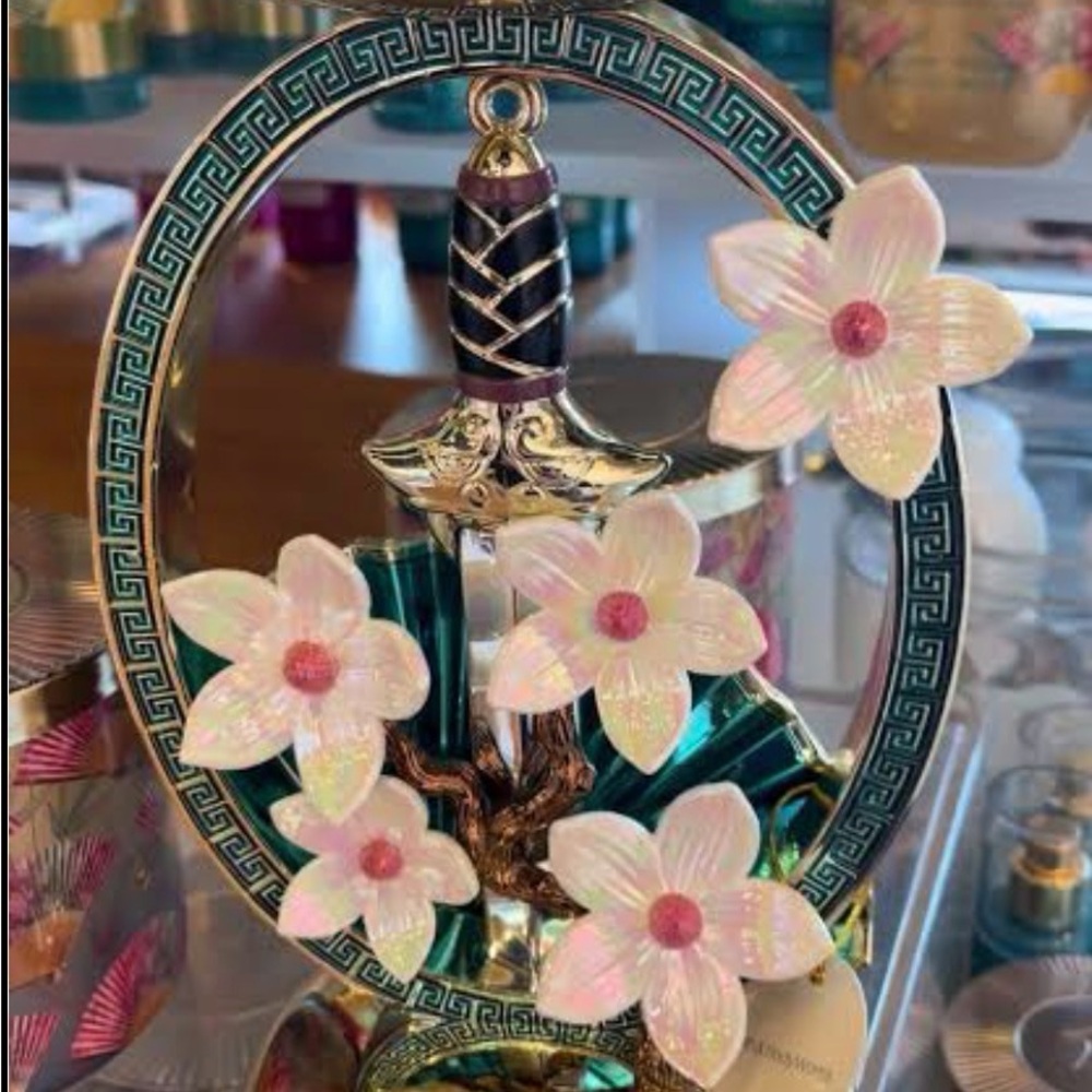 Bath and Body Works Disney Princess Mulan pedestal